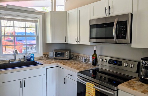 Lake Waccamaw Casa | DOCKTAILS CABANA! Lake Front! HUGE outdoor space!