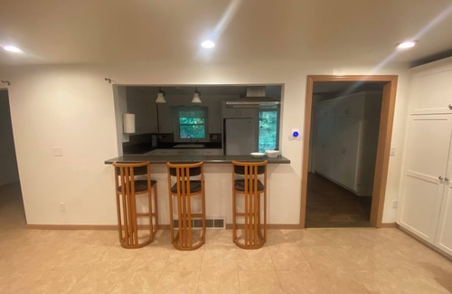 Green Bay Casa | Dog Friendly 3-bedroom house near Door County, Lambeau Field and on a bus line!