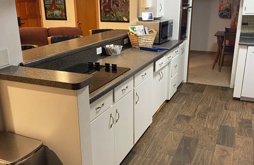 Green Bay Casa | Dog Friendly 3-bedroom house near Door County, Lambeau Field and on a bus line!