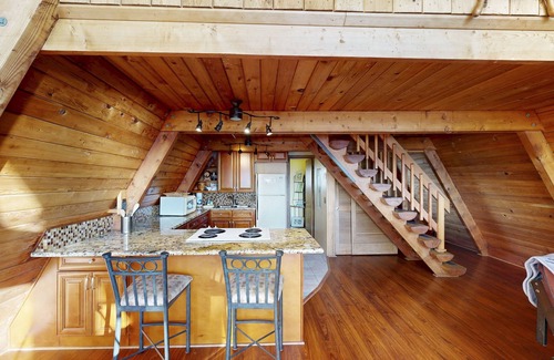 Roads End Cabina | Casa de campo en forma de A que admite perros: frente al mar con vistas al océano y a dos cuadras de la playa.