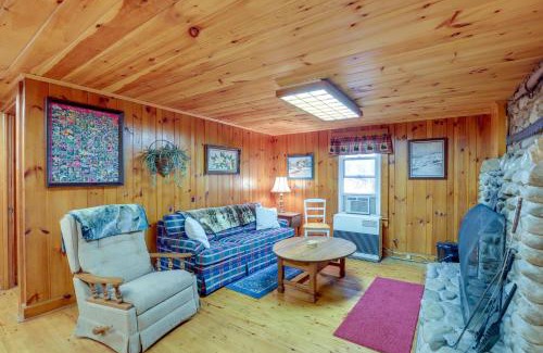 Burnsville Casa | Dog-Friendly Burnsville Cabin Rental Near Hiking!