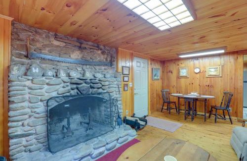 Burnsville Casa | Dog-Friendly Burnsville Cabin Rental Near Hiking!