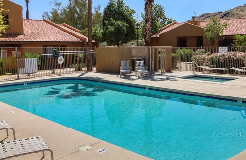 South Mountain Apartamento | Dog-friendly Phoenix Condo w/ Community Pool!