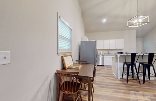 Clayton Cabaña | Dog friendly private mountain cottage with large outdoor deck