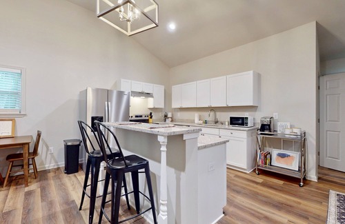 Clayton Cabaña | Dog friendly private mountain cottage with large outdoor deck