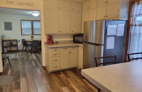 Sturgeon Bay Casa | Dog Friendly w/ Fenced-In Backyard. Close to Downtown in Quiet Neighborhood