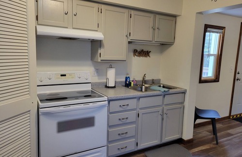 Sturgeon Bay Casa | Dog Friendly w/ Fenced-In Backyard. Close to Downtown in Quiet Neighborhood