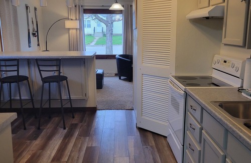 Sturgeon Bay Casa | Dog Friendly w/ Fenced-In Backyard. Close to Downtown in Quiet Neighborhood