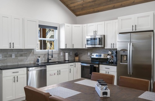 Branson Cabina | Dogwood Flats 🌲 Fire Pit 🔥 Hot Tub 💦 Lake Taneycomo Access