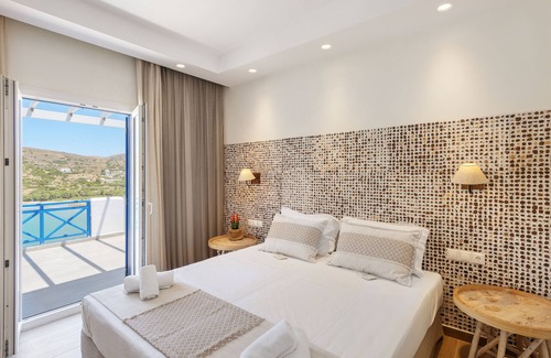 Galissas Hotel | Dolphin Bay Seaside Resort & Suites