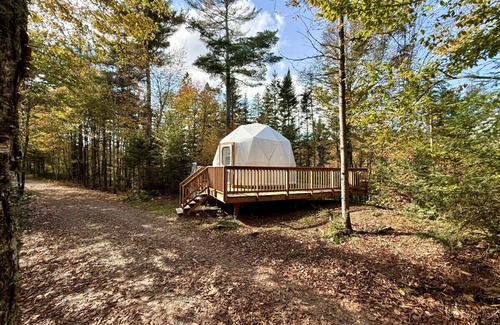 Saint-Gabriel-de-Valcartier Casa | Dôme #3 with a view to the mountains