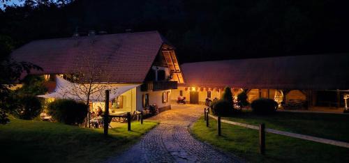Ratez Casa | Domačija Šeruga Countryside hotel