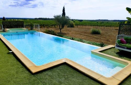 Servian Casa | "Domaine 1902"piscine,billard,boulodrome,14 pers