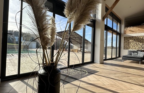 Lias Casa | Domaine au Milieu de 12 ha Avec Bois et lac , Piscine,jacuzzi et Sports !