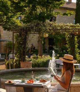 Les Baux-de-Provence Hotel | Domaine De Manville