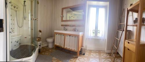 Celles-sur-Durolle Cama Y Desayuno | Domaine de Marchal - chambres et table d'hôtes