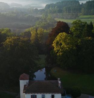 Celles-sur-Durolle Cama Y Desayuno | Domaine de Marchal - chambres et table d'hôtes