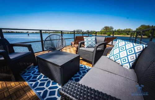 Chełmza Apartamento | Domki na wodzie - Houseboats Zalesie with sauna