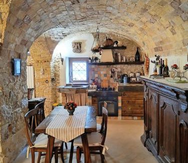 Rocca Pia Casa | Domus Pia