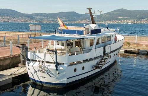 Vigo Alquiler De Eote | Don Maximo Yacht Hotel