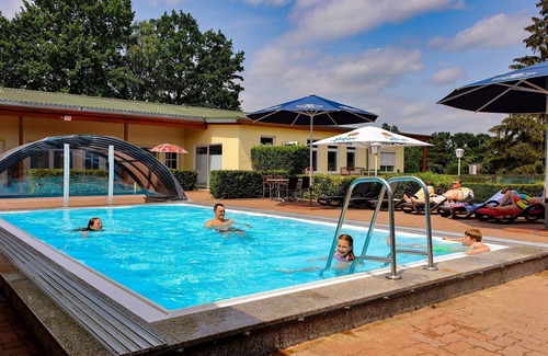 Plau am See Casa | Doppelzimmer mit Terrasse & Miniküche - Ferienanlage zum See Hotel