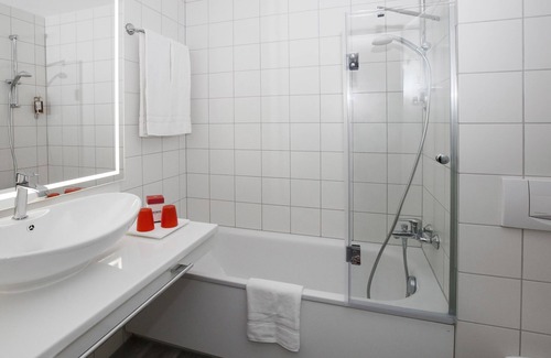 Glattbrugg Hotel | DORMERO Hotel Zürich Airport