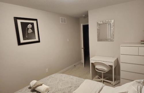 Ottawa Division Casa | Dorothy's Deluxe room