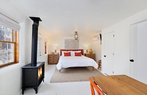 Downtown Santa Fe Casa | Dos Hermanas Casita 1 Downtown Courtyard