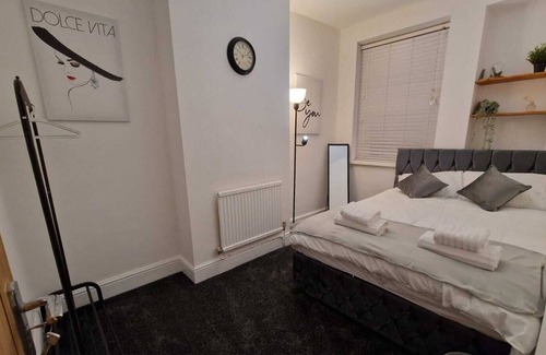 Plasnewydd Casa | Double Bedroom - Close to Cardiff City Centre