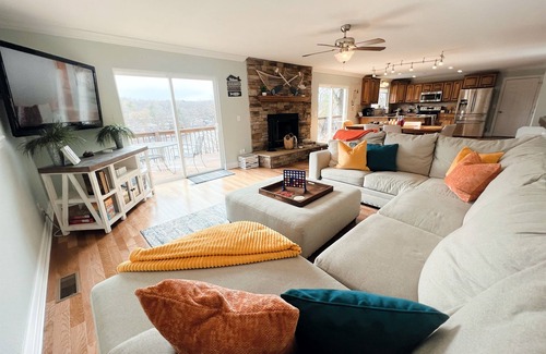 Bella Vista Casa | Double Down: Spacious Lakefront Retreat with Stunning Views & Hot Tub