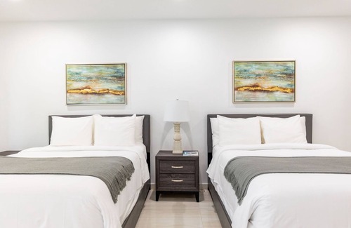 Grace Bay Hotel | Modern room in Boutique Hotel Grace Bay - Beach Access, Pool, WiFi, Bicycles