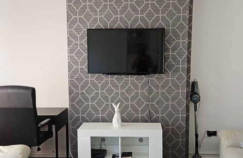 Sherwood Forest Casa | Double room in charming house. Secured with WiFi in Meden Vale, Mansfield.