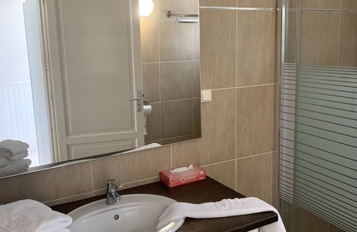 Grand-Bourg Hotel | Habitacion Doble-Estándar-Baño Privado-Vista al Mar
