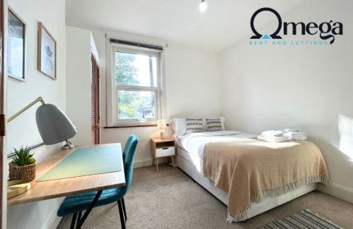 Hanwell Apartamento | Double Room with a shared Kitchen and bathroom in a 5-Bedroom House at Hanwell