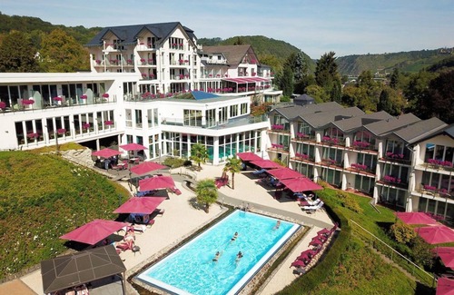 Brodenbach Casa | Double room with balcony - Standard Rate BI 2P - Moselstern Parkhotel Krähennest