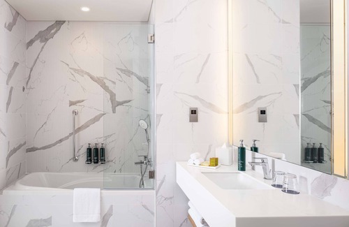 Al-Fujairah Hotel | Doubletree By Hilton Fujairah City