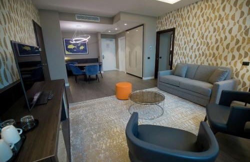 Pointe-Noire Hotel | Doubletree By Hilton Pointe-Noire City Centre