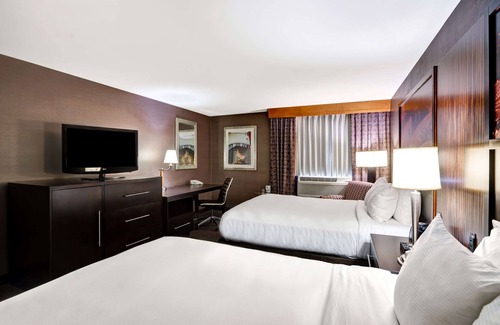 Downtown Wilmington Hotel | DoubleTree by Hilton Downtown Wilmington - Legal District