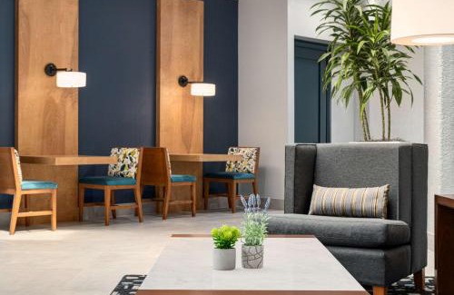 Villas Hotel | Doubletree by Hilton Fort Myers at Bell Tower Shops