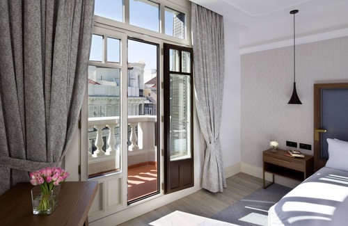 Cortes Hotel | DoubleTree by Hilton Madrid-Prado