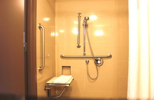 Pointe Claire Hotel | DoubleTree by Hilton Pointe Claire Montreal Airport West