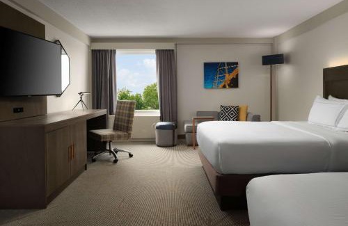 Moon Township Hotel | DoubleTree by Hilton Pittsburgh Airport