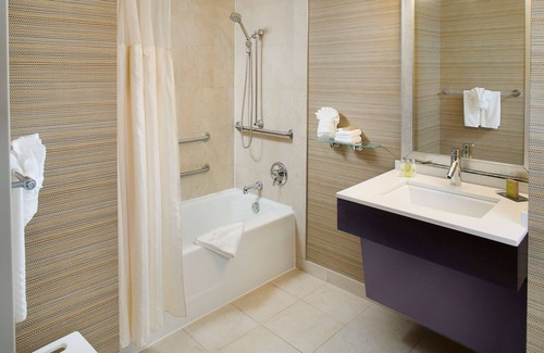 Linthicum Heights Hotel | DoubleTree Hotel Baltimore - BWI Airport