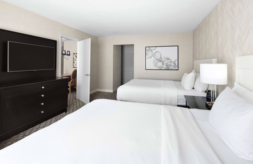 Barclay Downs Hotel | DoubleTree Suites by Hilton Charlotte - SouthPark