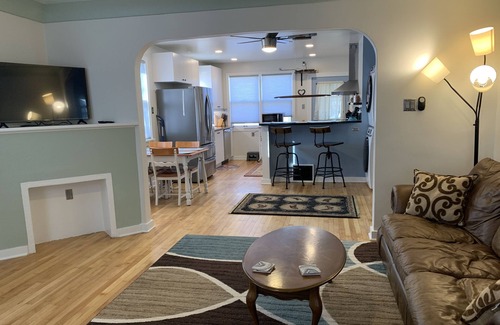 Livingston Apartamento | Downtown 2 bed/1 bath with deck and back yard