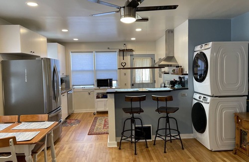 Livingston Apartamento | Downtown 2 bed/1 bath with deck and back yard