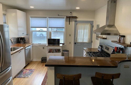 Livingston Apartamento | Downtown 2 bed/1 bath with deck and back yard