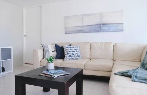 Rio Piedras Apartamento | Downtown apartment in San Juan for 2, near the Airport and Isla Verde Beach