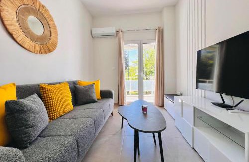 Kerameikos Apartamento | Downtown Bliss - Piraeus Street by ΜΡS