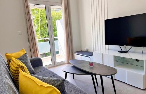 Kerameikos Apartamento | Downtown Bliss - Piraeus Street by ΜΡS